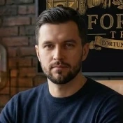 Leo Novak, General · team lead · East